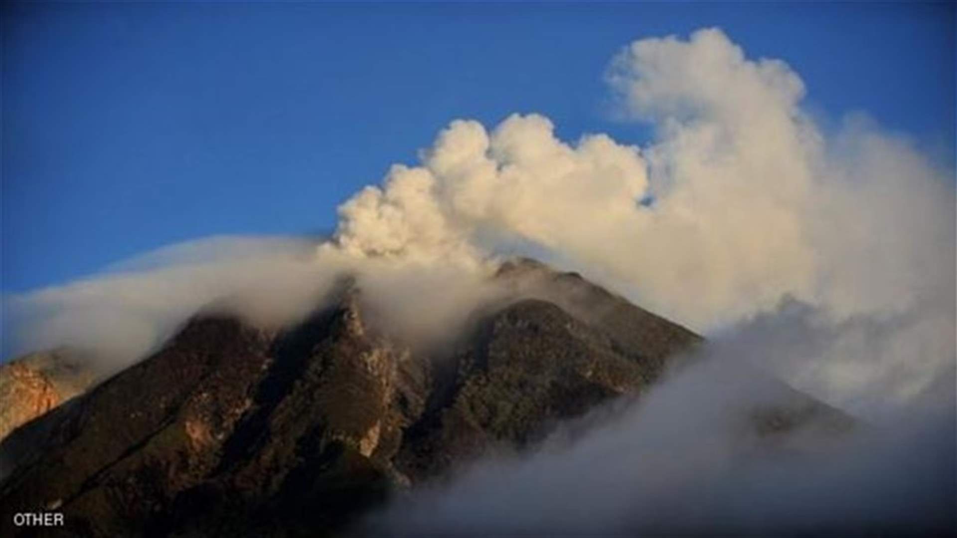 Indonesia rumbling volcano unleashes fresh burst