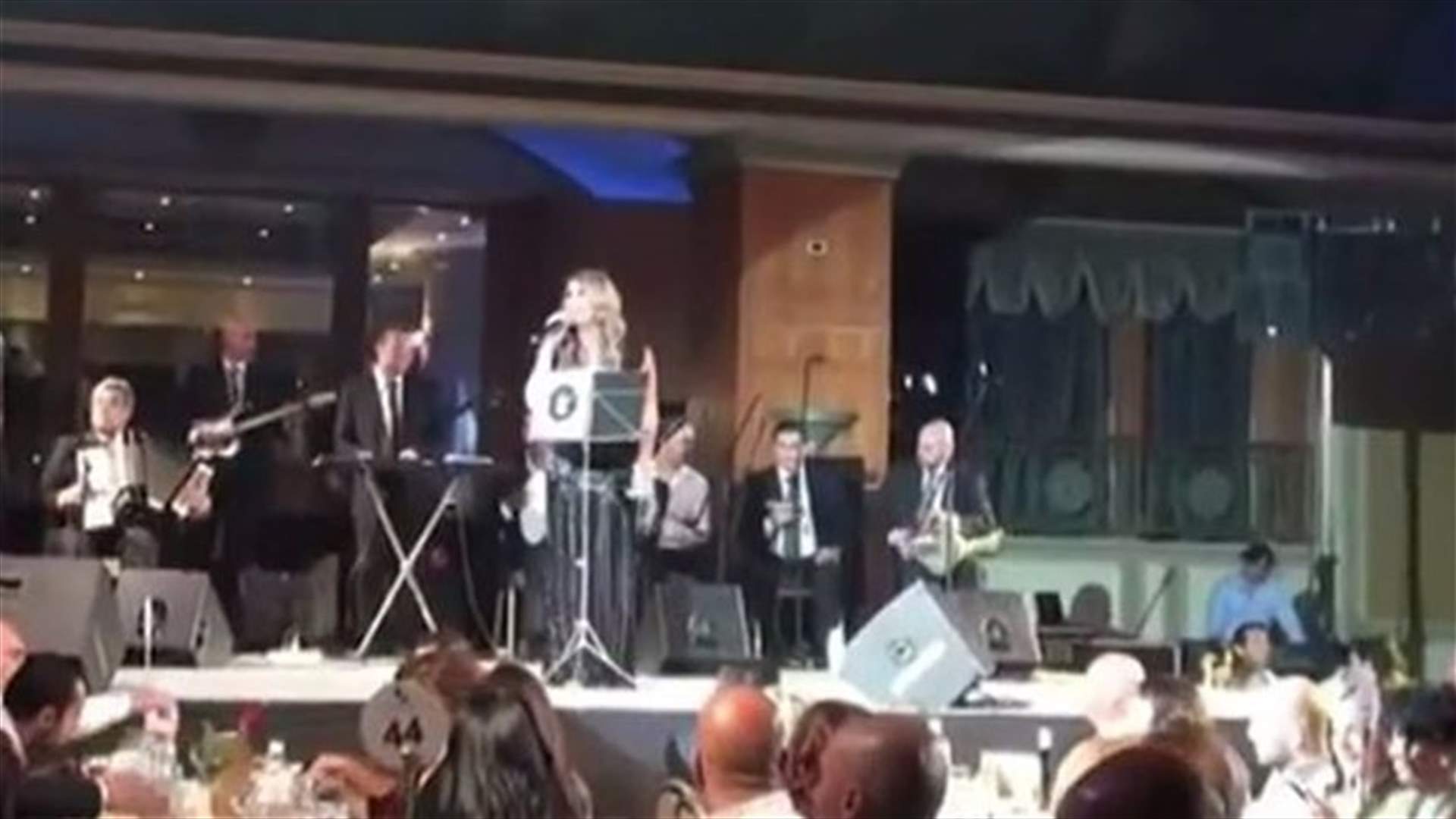الجمهور وبعض الفنانين "أكلوا الضرب"  ...