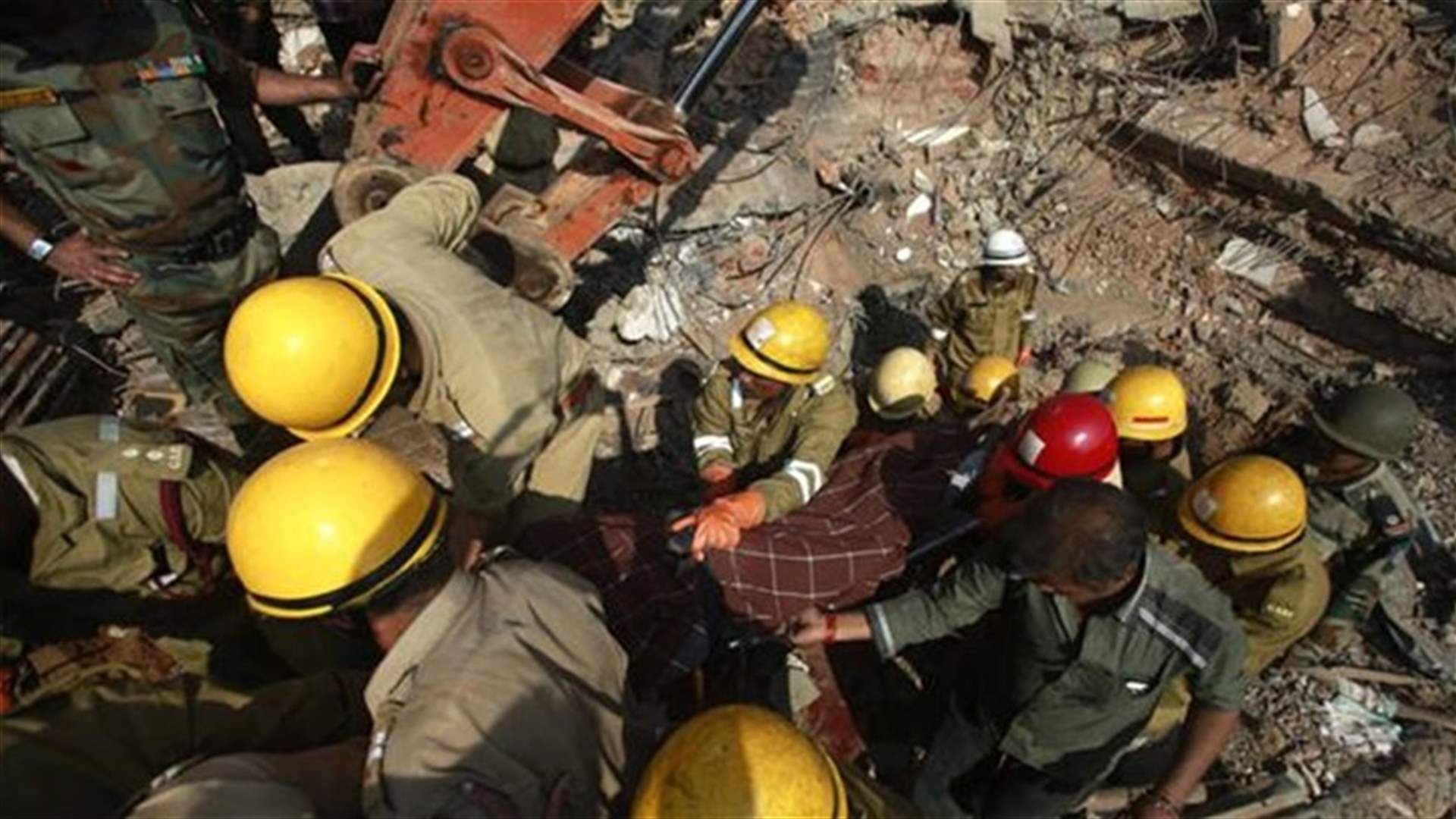 Rescuers dig for India building collapse survivors