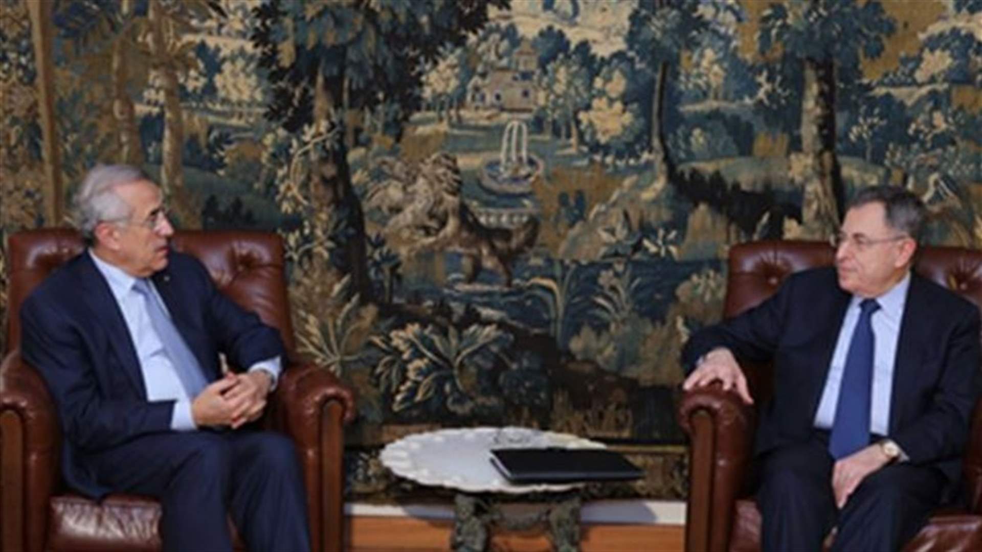 Sources to LBCI: Siniora agreed on 8-8-8 cabinet formula