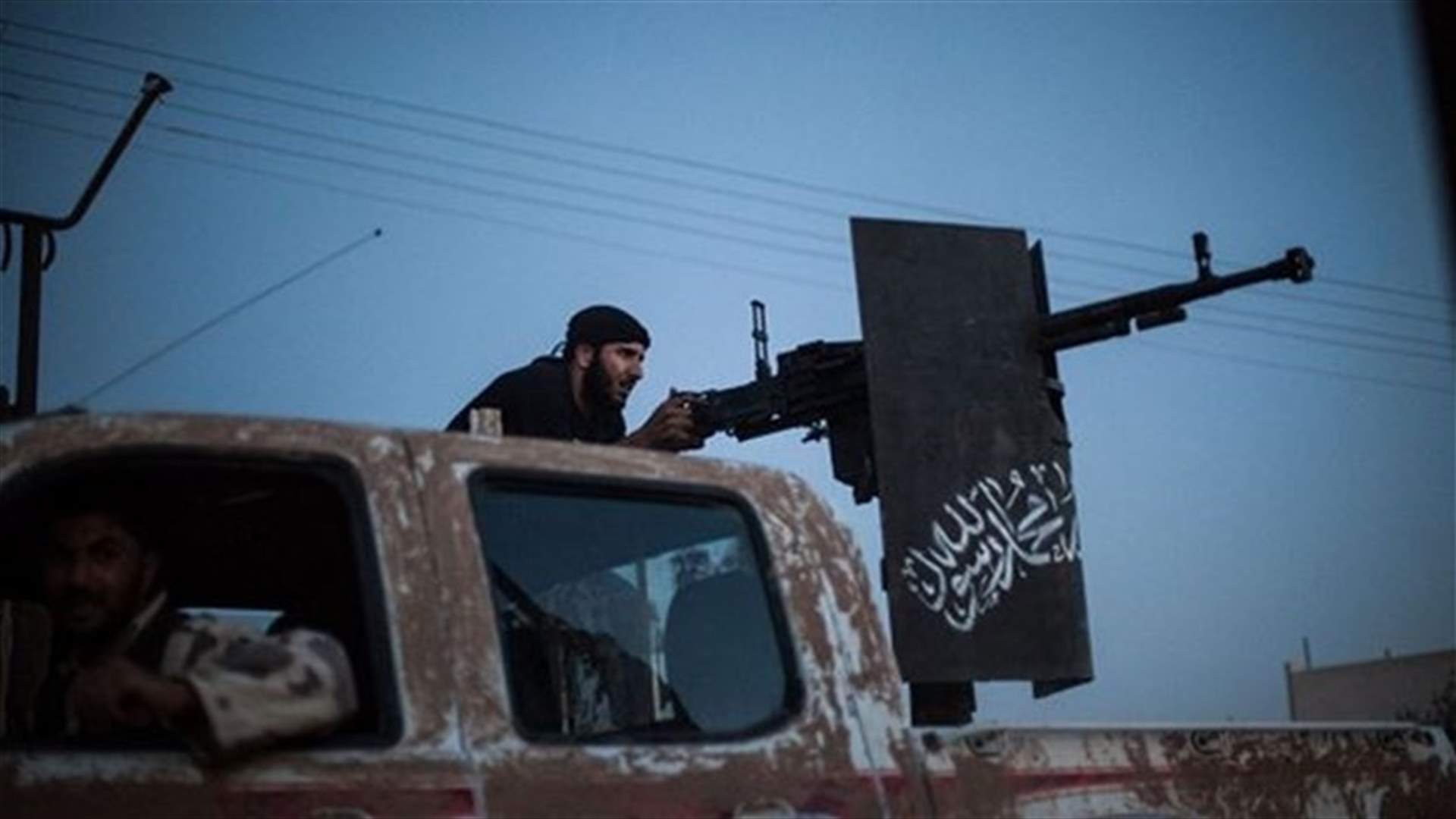 جهاديون يقتلون 5 مقاتلين معارضين بتفجير لغم شمال غربي سوريا  