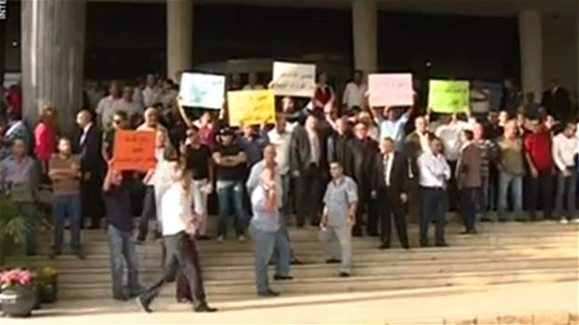 الموظفون يلوِّحون بإقفال صالات الكازينو