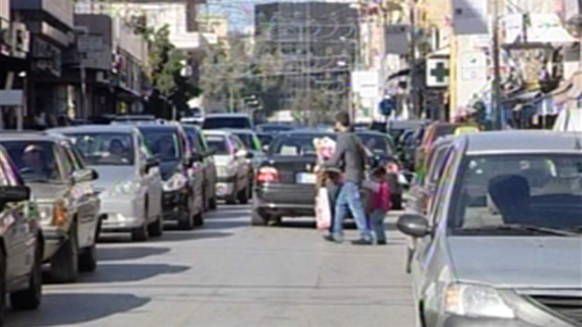 زحمة زوار وسياح في الأسواق...ولكن هل من يشتري؟