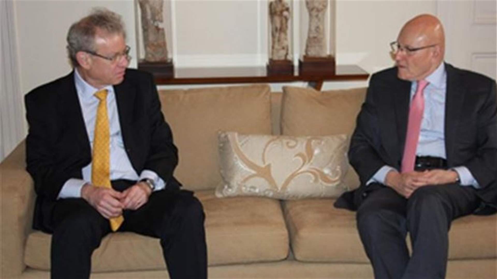 PM-Designate Salam meets with French ambassador Paoli