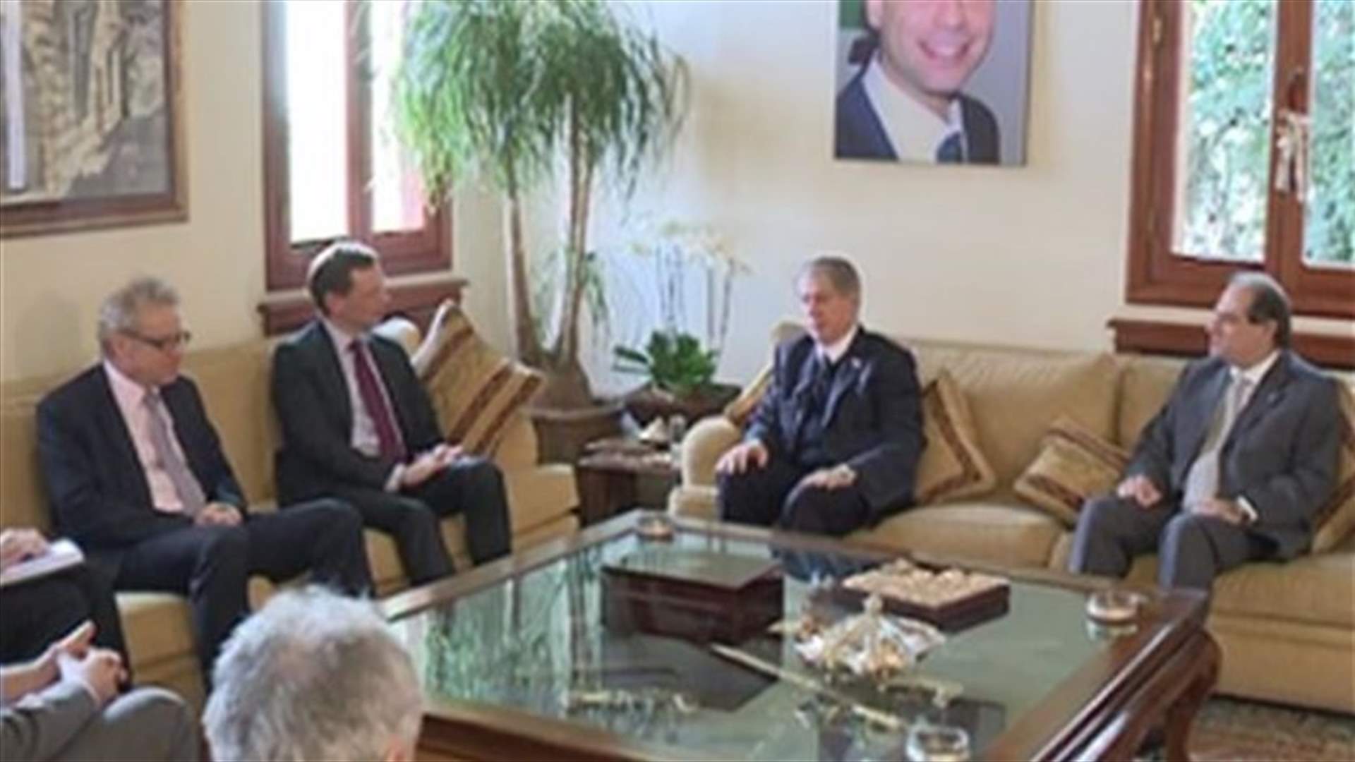 رسالة دعم من الرئيس الفرنسي للمؤسسات اللبنانية