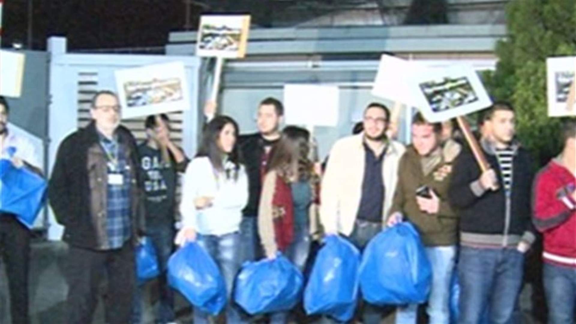 الكتائب تعتصم تحت عنوان "نفايات النظام المركزي"