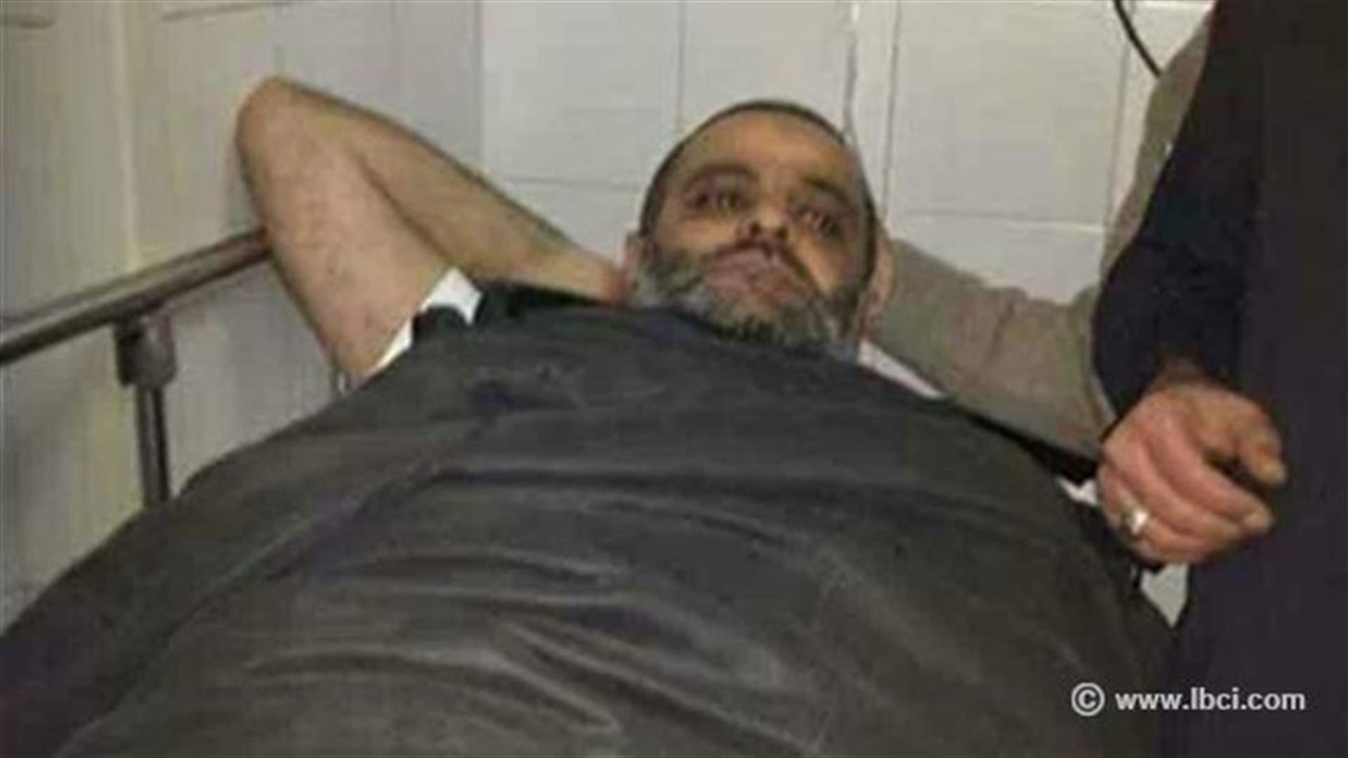 بالصور والفيديو: الشيخ عباس زغيب يتلقى العلاج قبل مغادرته مستشفى الرسول الاعظم