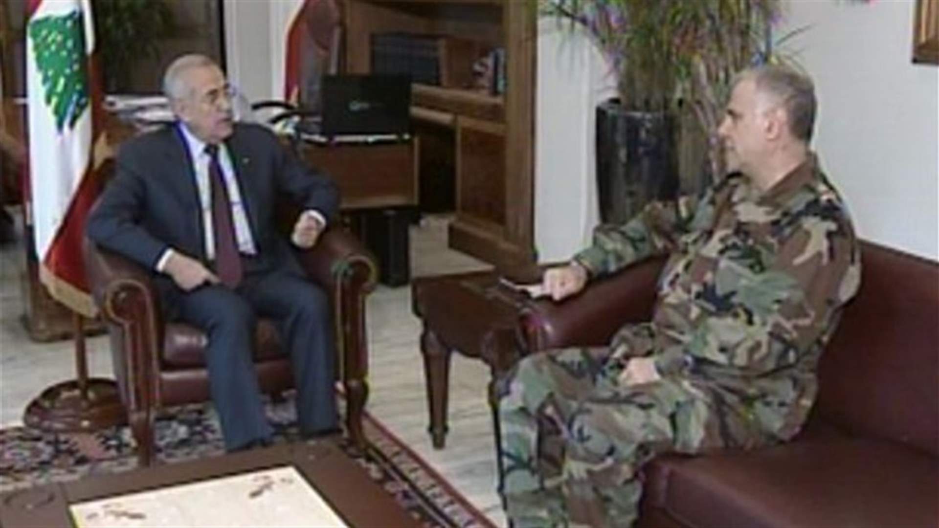 لقاء سليمان قهوجي  : الجيش يتصرف وفقا للقوانين والمصلحة الوطنية