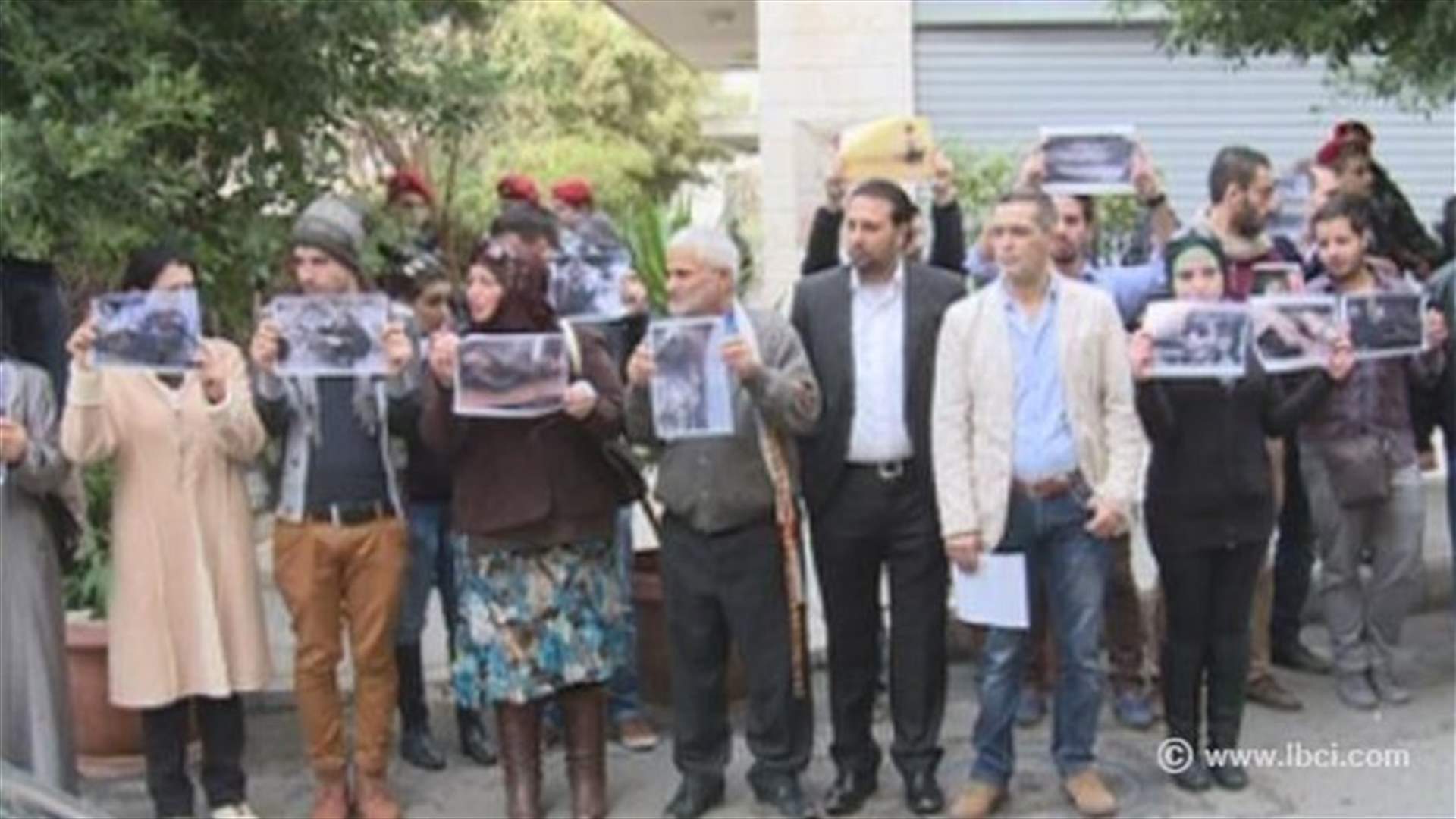 Palestinian activists call for lifting siege imposed on refugee camps in Syria