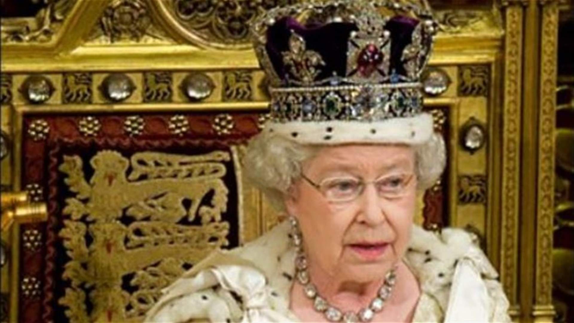 UK lawmakers tell queen to cut costs, boost income