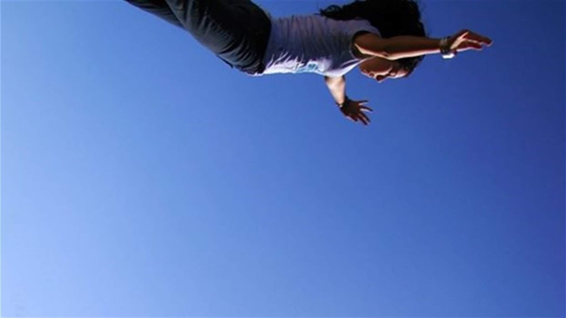 US girl, 16, survives 3,000 feet free fall 