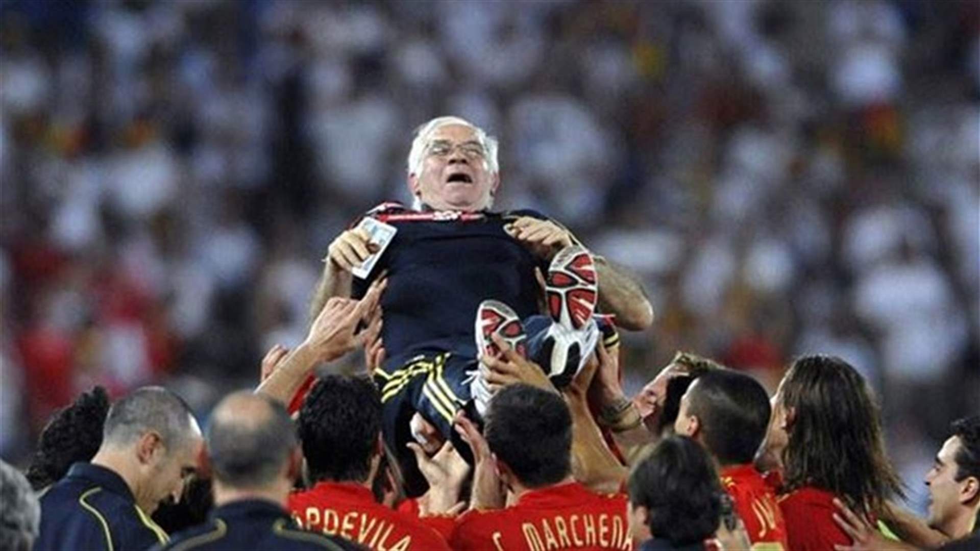 Former Spain coach Aragones dies at 75