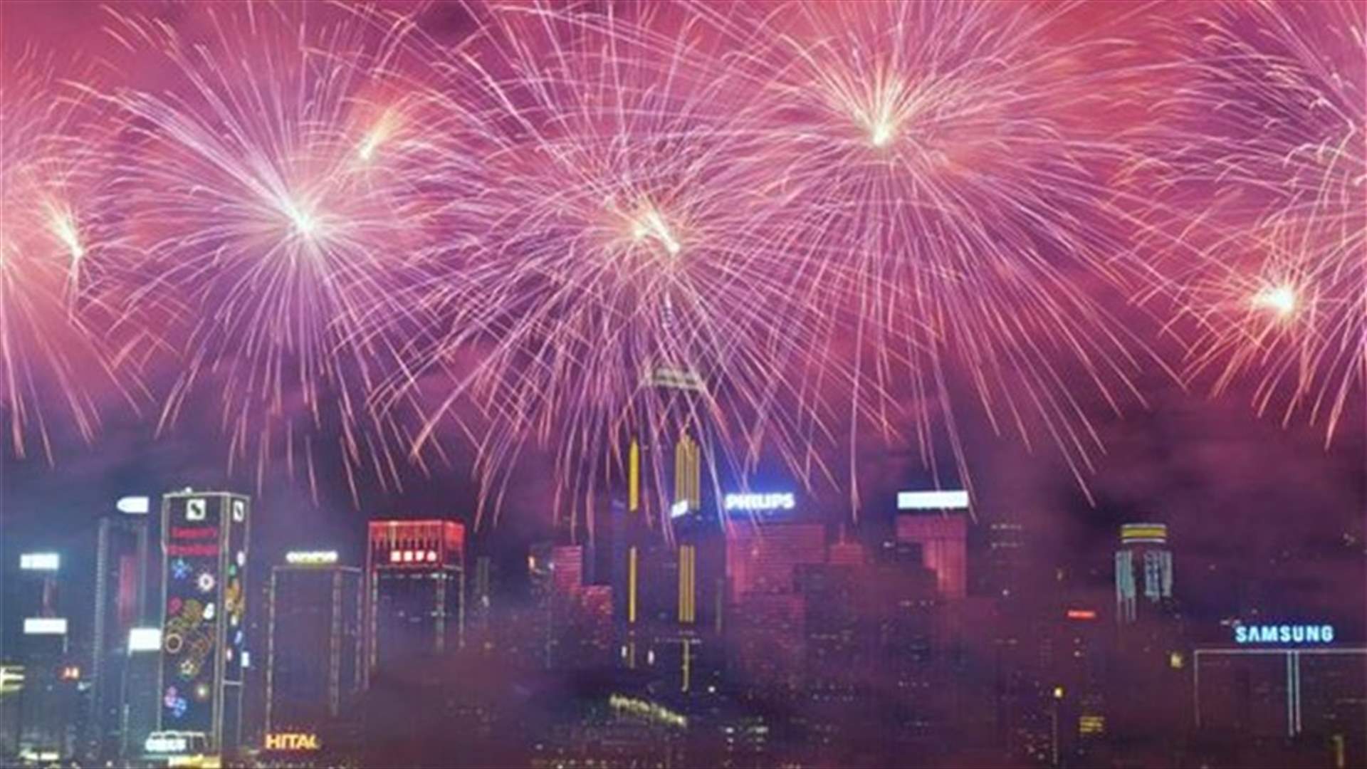 Fireworks light up sky over Victoria Harbor as HKong celebrates lunar New Year 