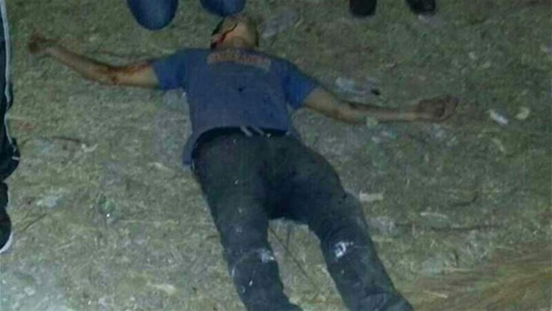 قطع طرقات في عين الحلوة بعد مقتل فلسطيني