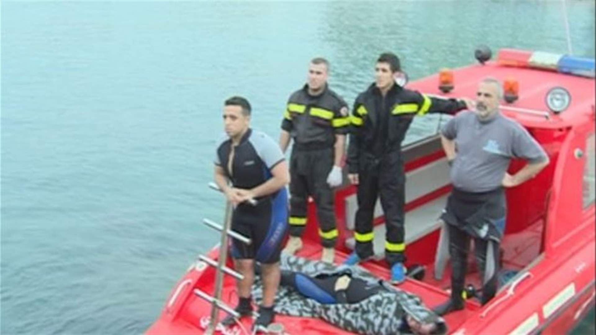 انتشال جثة شخص غرق قبالة شاطئ طبرجا