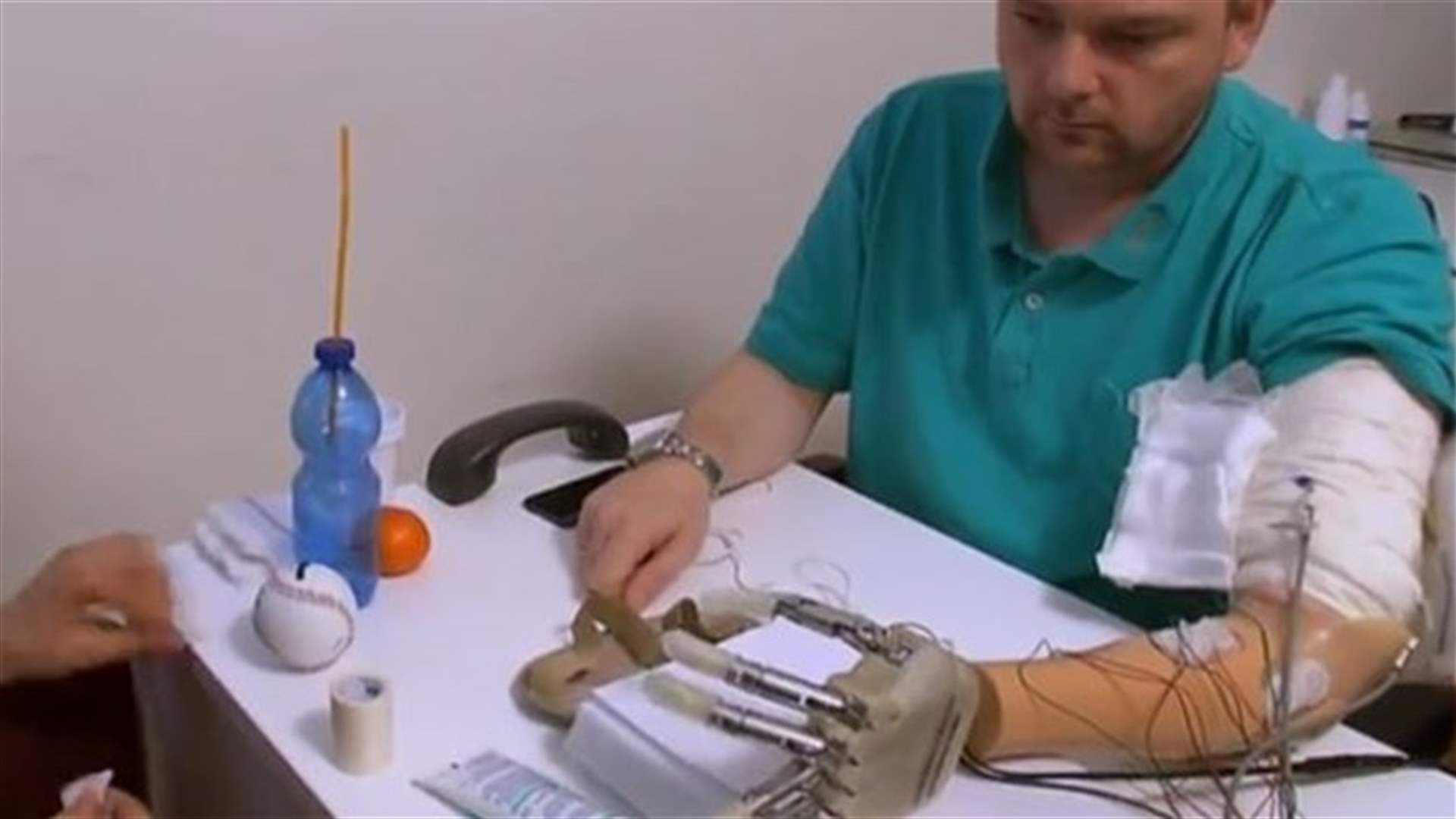 Step to artificial hand that feels what you touch