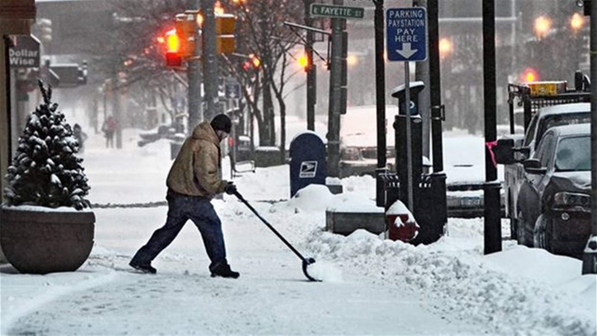 US storm leaves hundreds of thousands in the dark