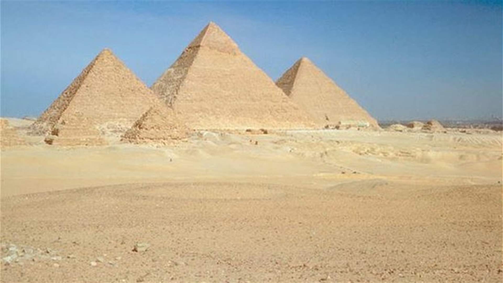 اكتشاف بقايا جدران وأعمدة ونصوص ترجح اشتراك اخناتون مع أبيه بحكم مصر