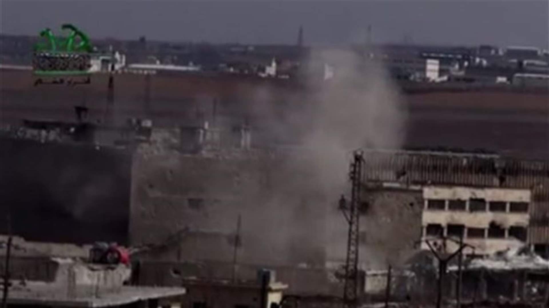 قتلى بقصف البراميل المتفجرة في حلب واشتباكات عنيفة في محيط السجن المركزي 