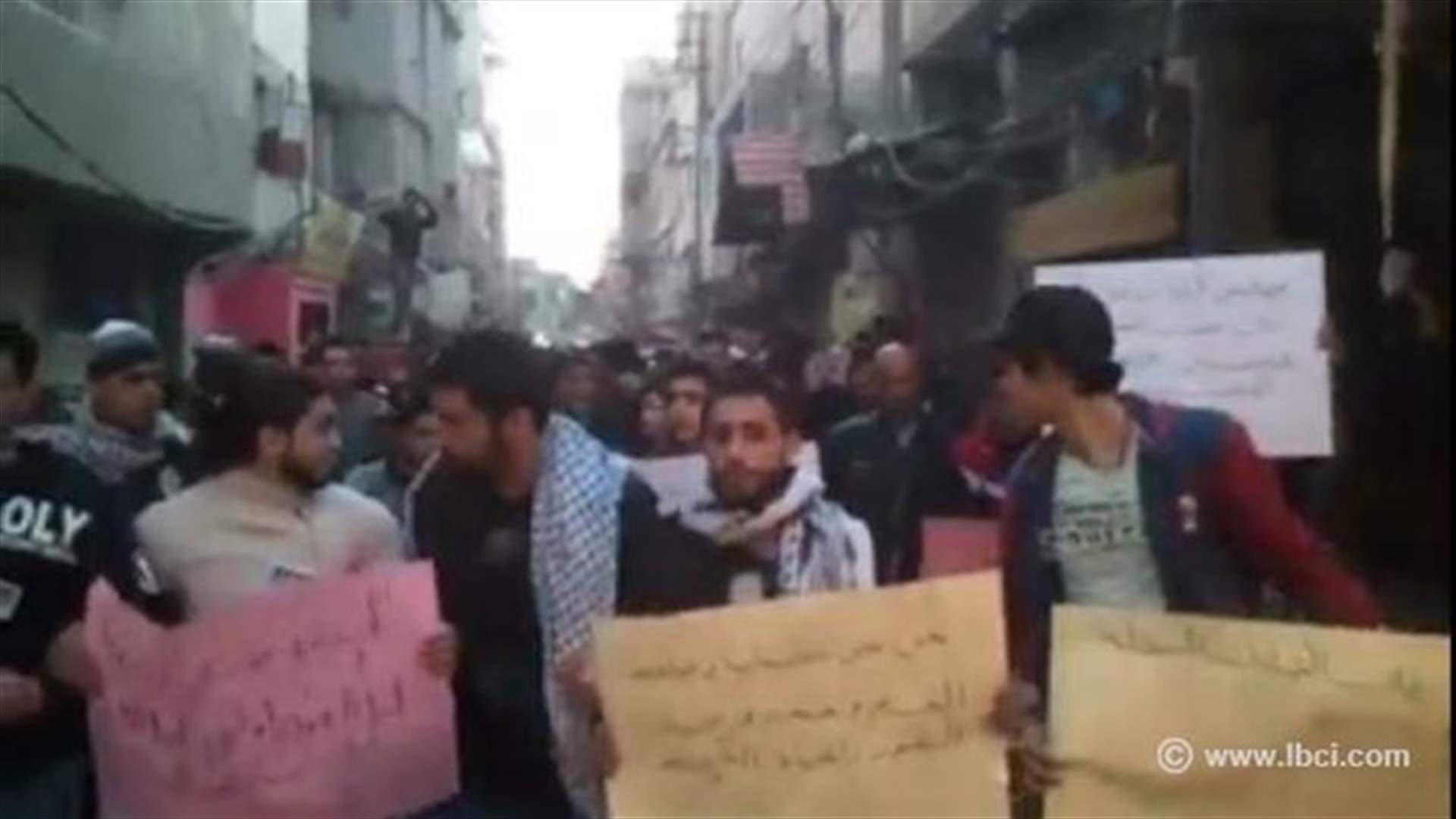 اعتصامات بالمخيمات لمطالبة المجتمع الدولي بفتح أبواب السفارات امام الفلسطينيين