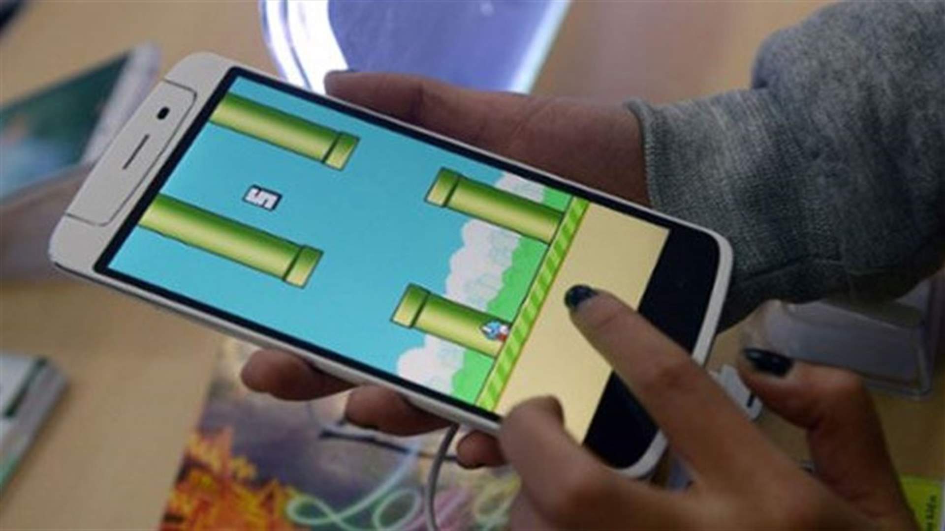 Creator says game over for maddening Flappy Bird