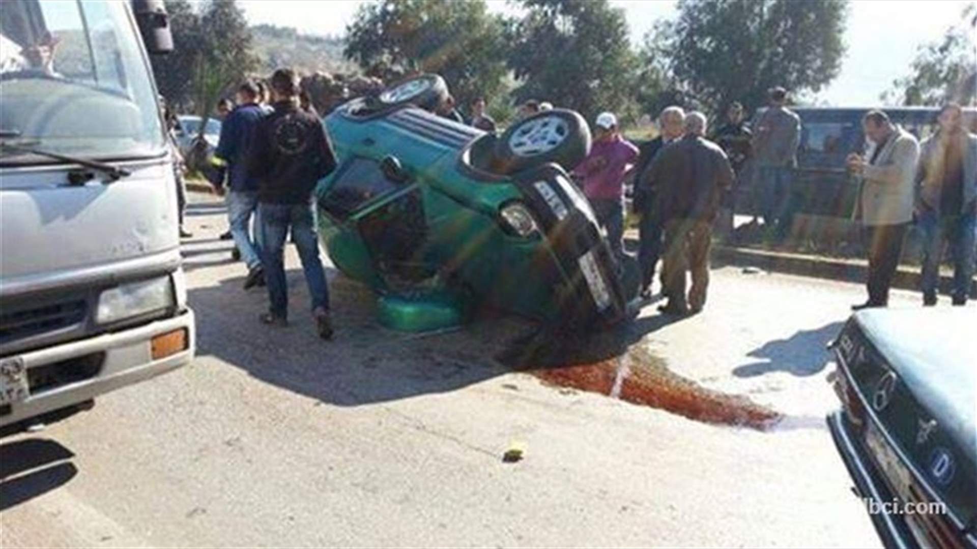 جرحى وزحمة سير اثر حادث سير على أوتوستراد البداوي