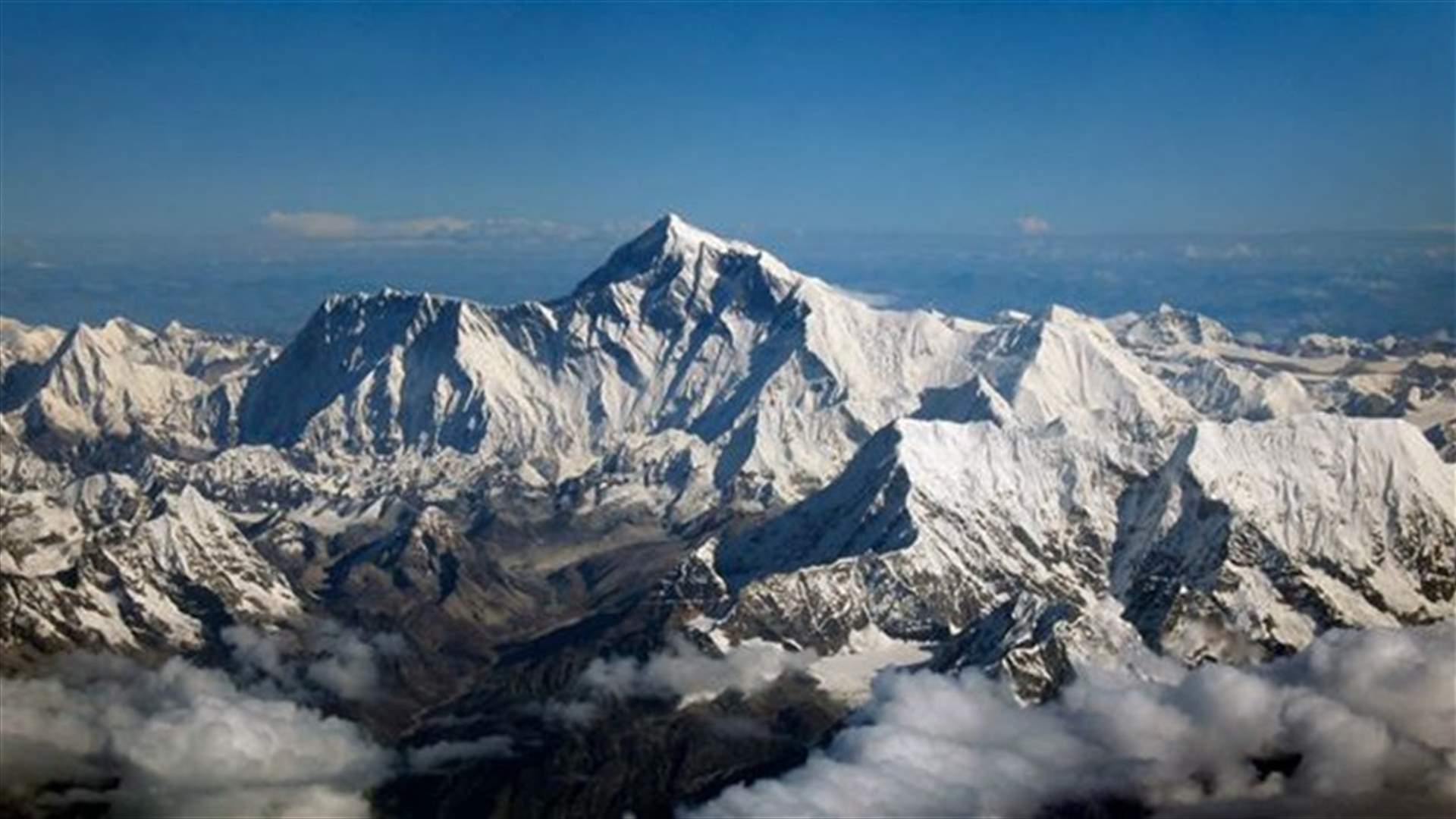 Nepal to reduce fees to climb Mount Everest
