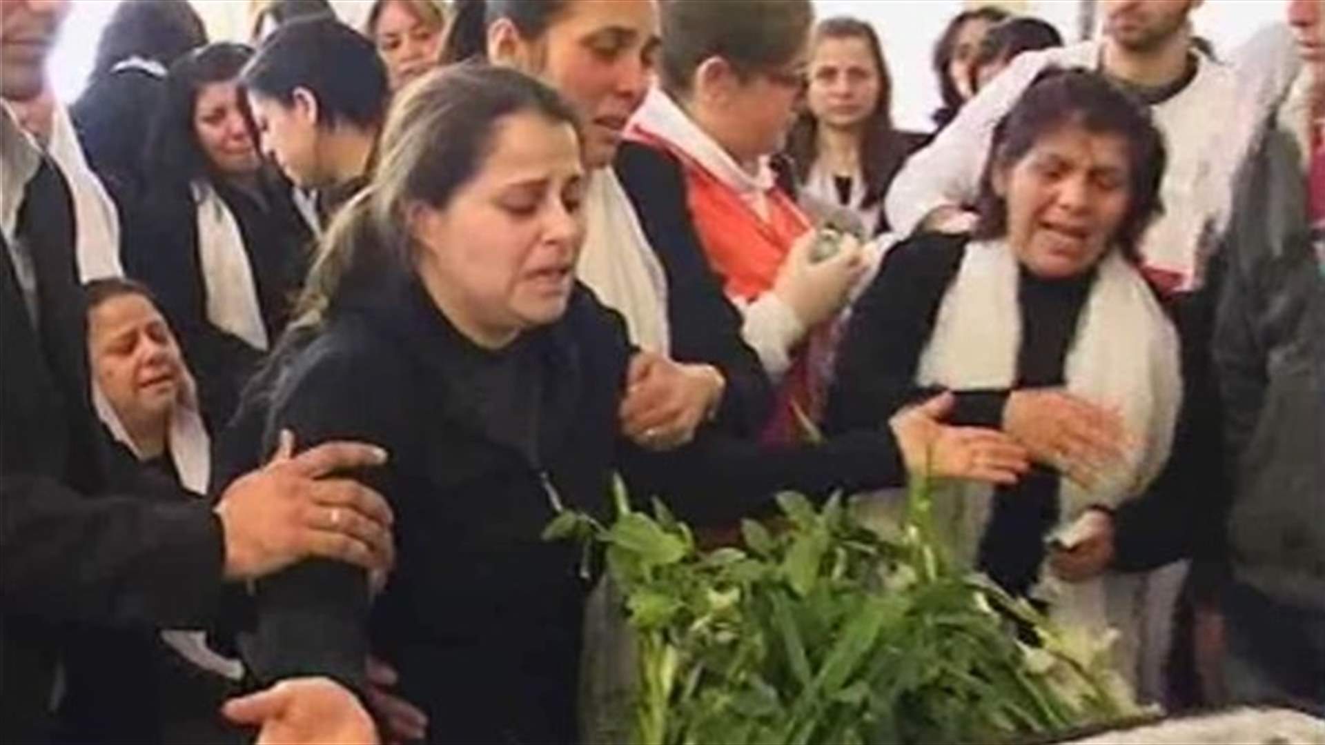 وداع شهداء تفجيري بئر حسن في بلداتهم وسط أجواء من الحزن والغضب