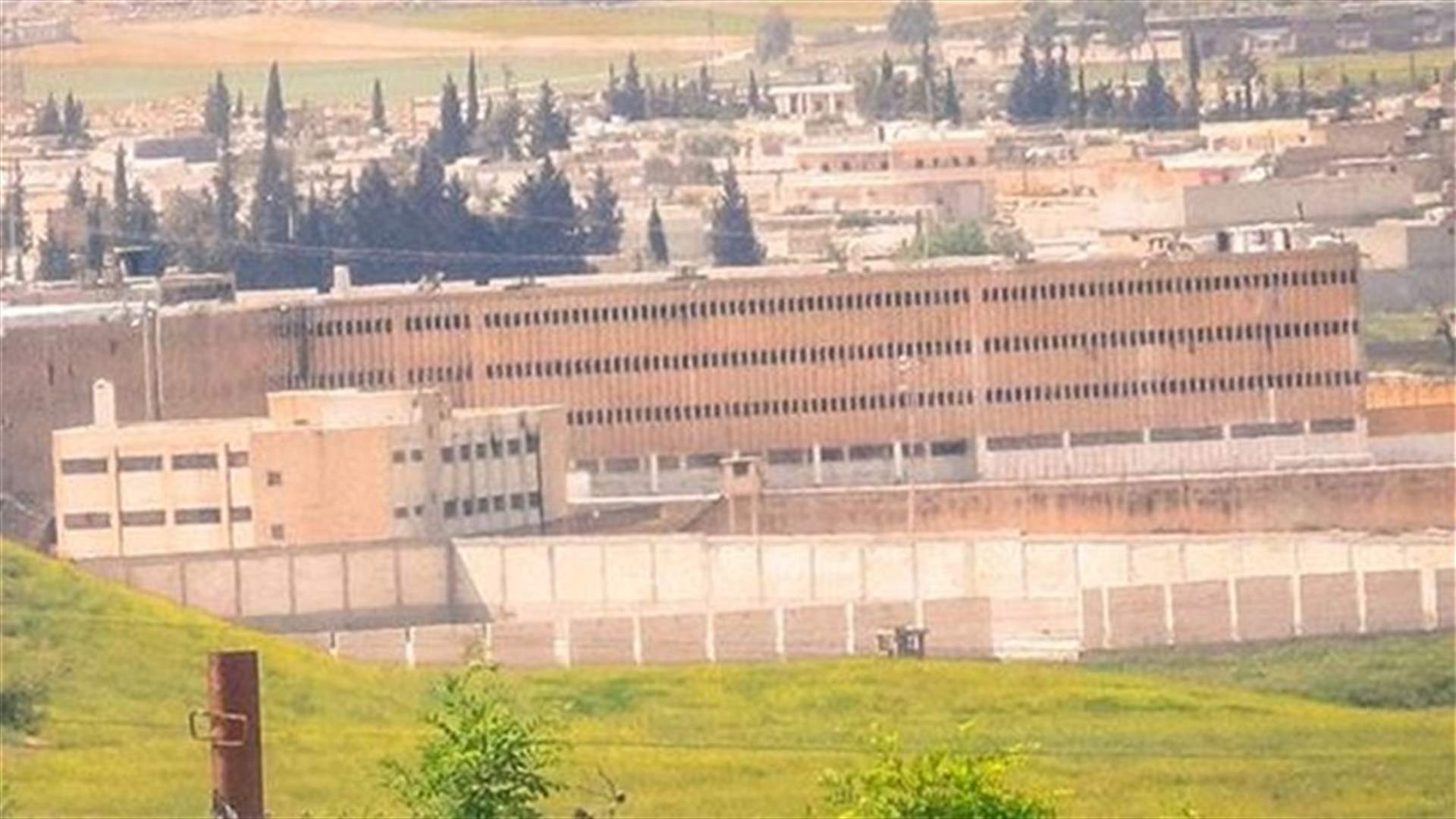 القوات النظامية ومقاتلو المعارضة في سباق محموم للسيطرة على سجن حلب ومحيطه