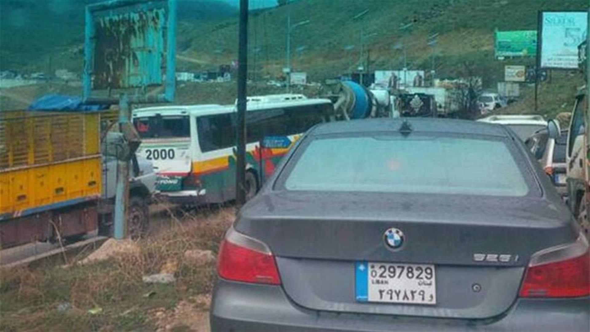 زحمة سير خانقة على طريق ضهر البيدر باتجاه بيروت
