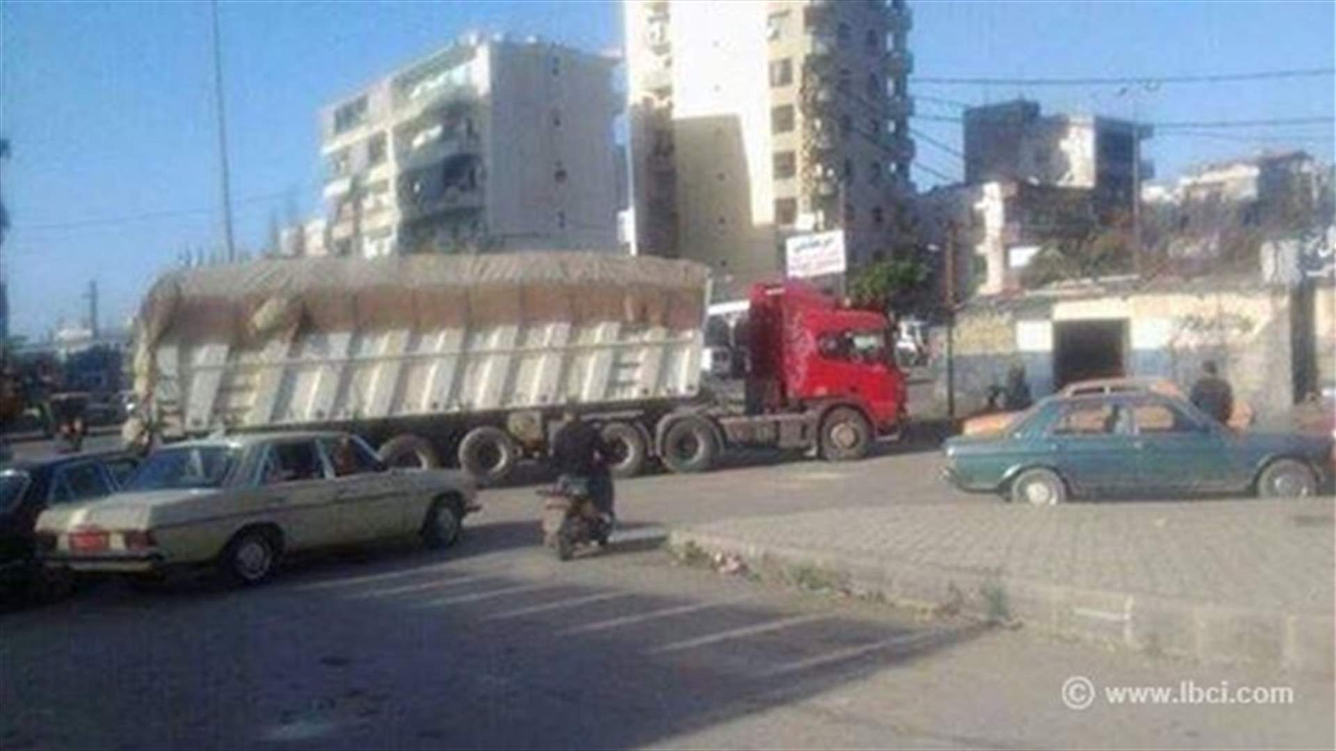 قطع طريق عام البداوي للمطالبة بالافراج عن أحد الموقوفين