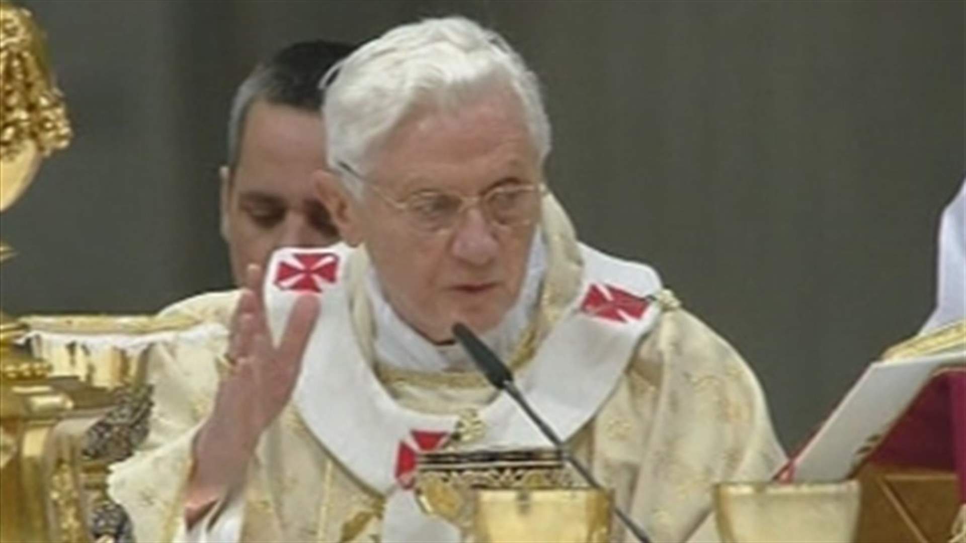 Pope Benedict: We should see through superficial glitter and commercialism