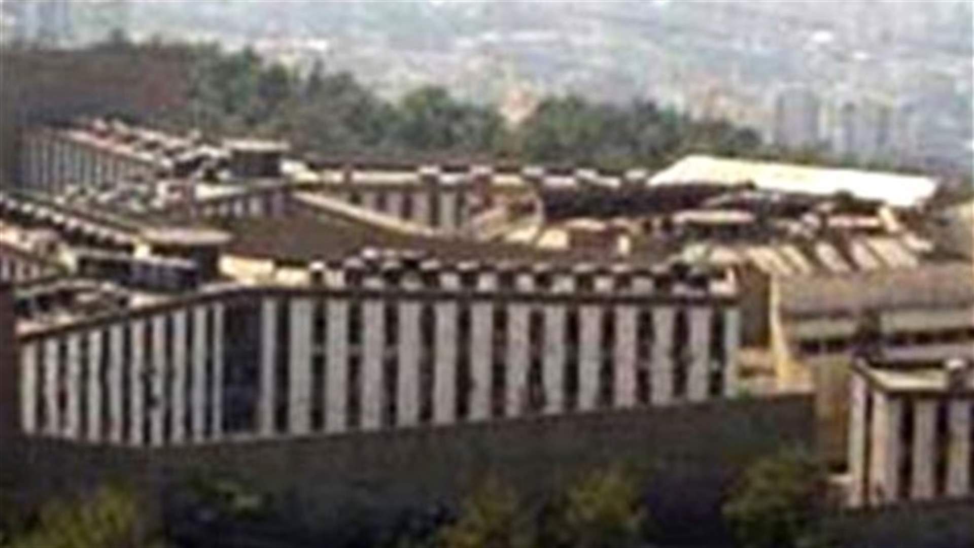 Roumieh inmates commit fraud to recharge cellphones 