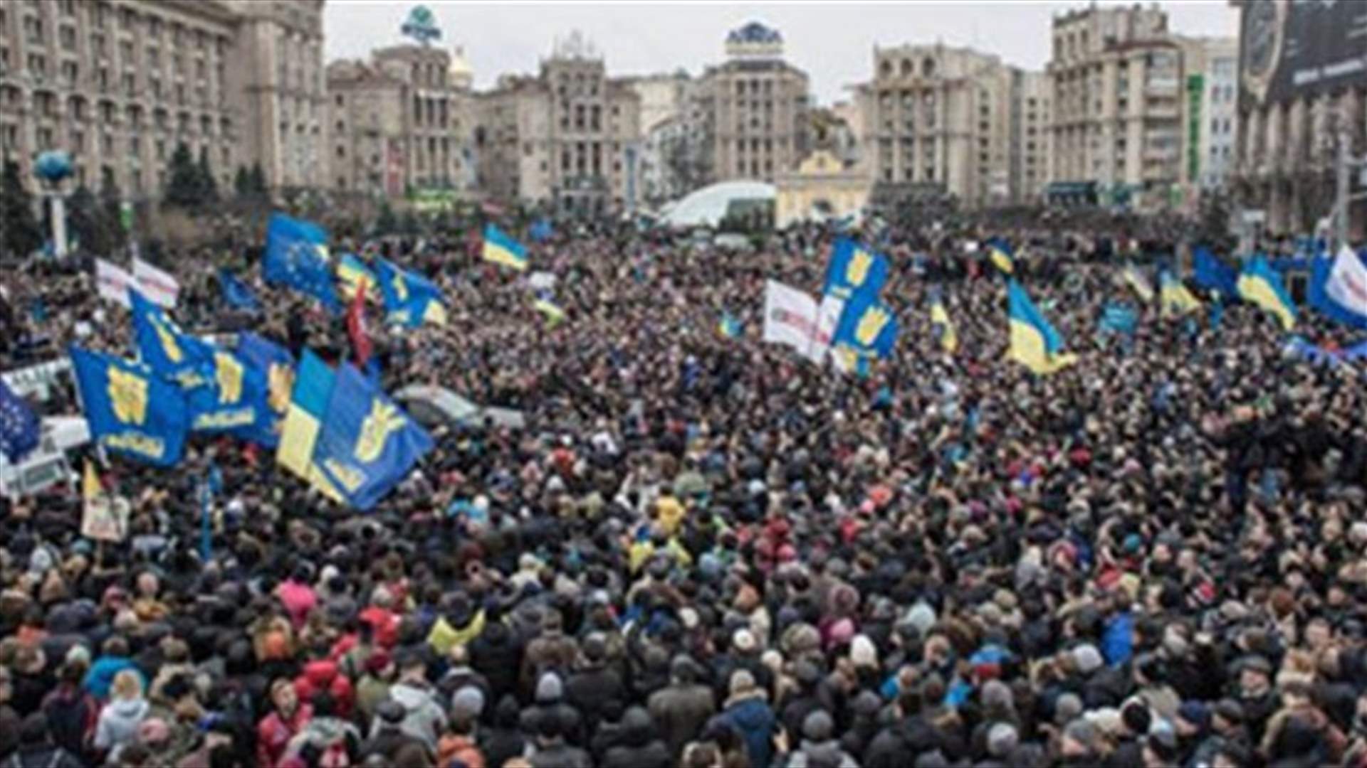 Ukrainian troops confront Russian forces on strip alongside Crimea