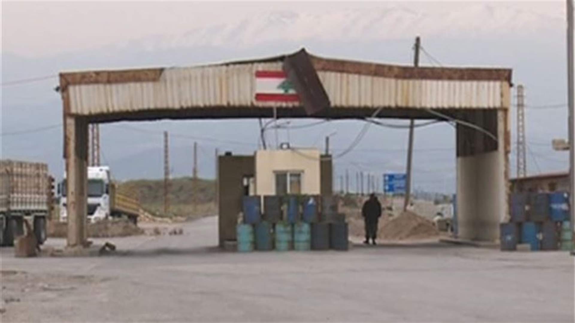 LAF blocks sand passage at Hekr al-Dahri bridge at border with Syria