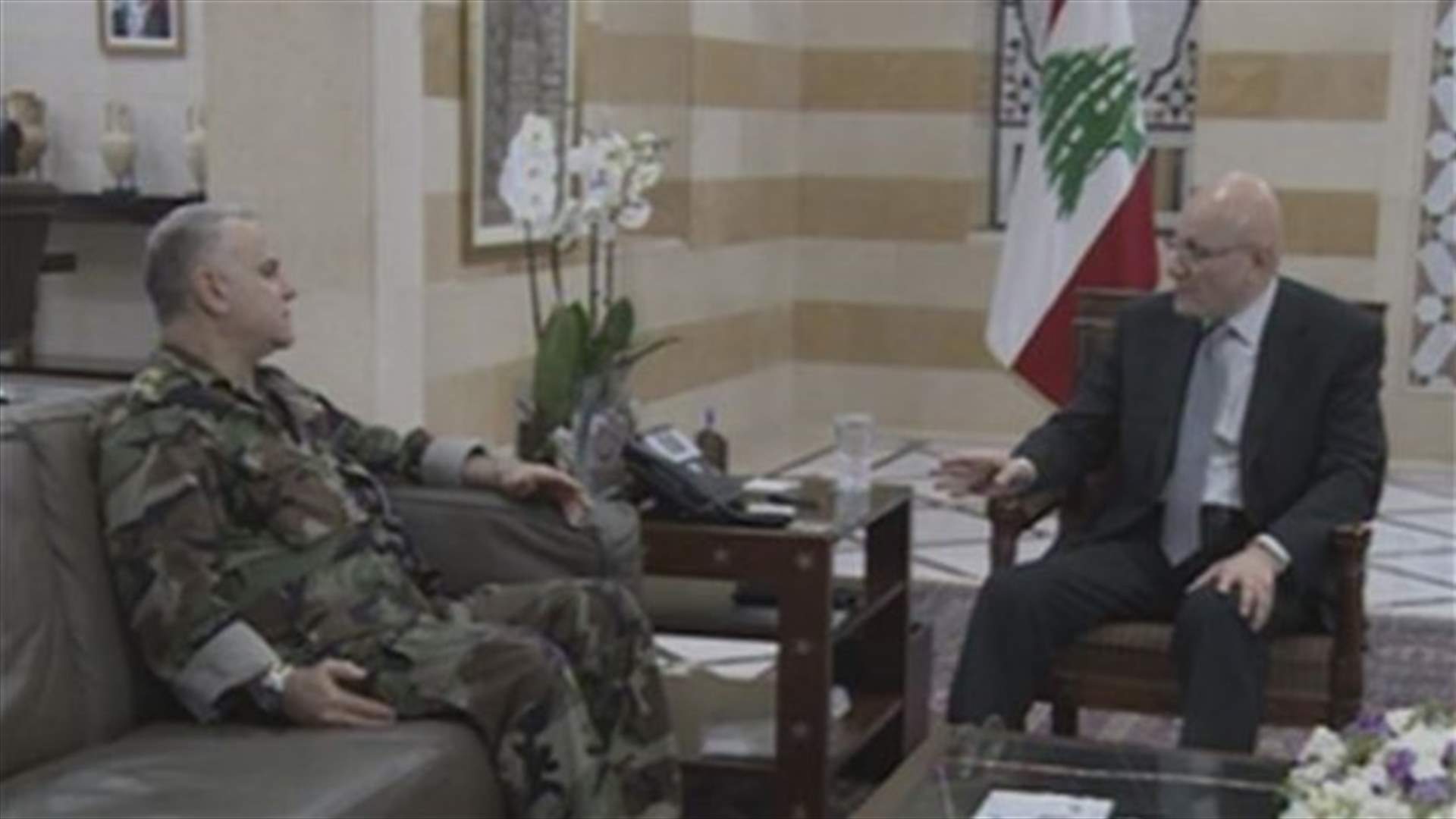 PM Salam meets LAF Commander Kahwagi over Arsal