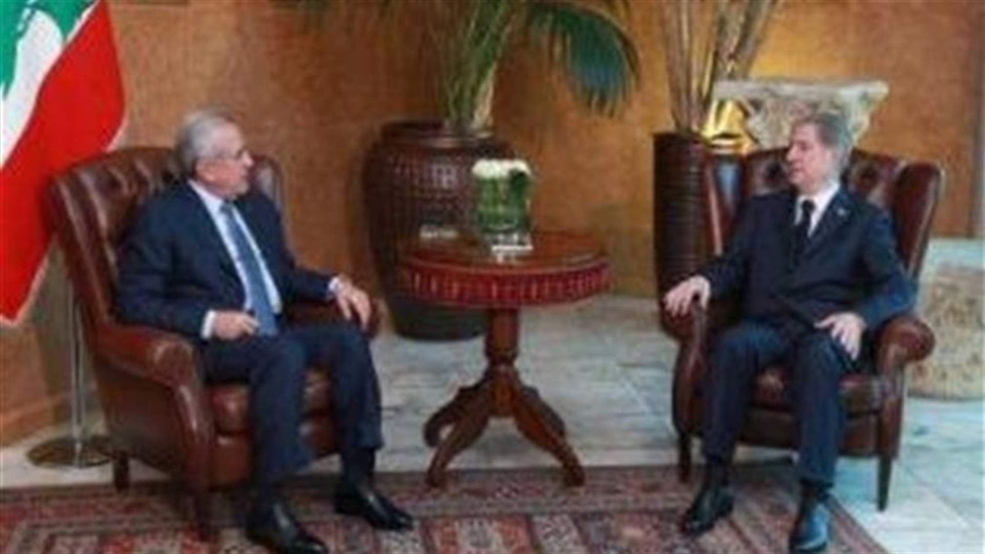 Sleiman meets Gemayel at Baabda Palace
