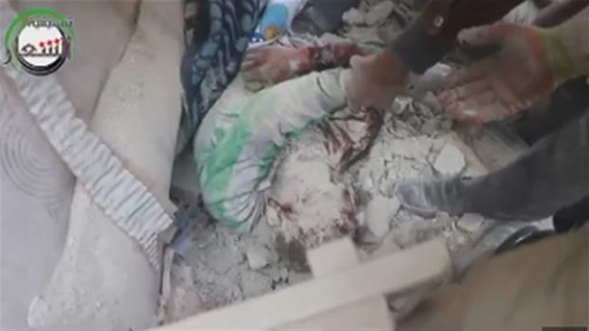 Syrian air force bombards Aleppo city with barrel bombs 