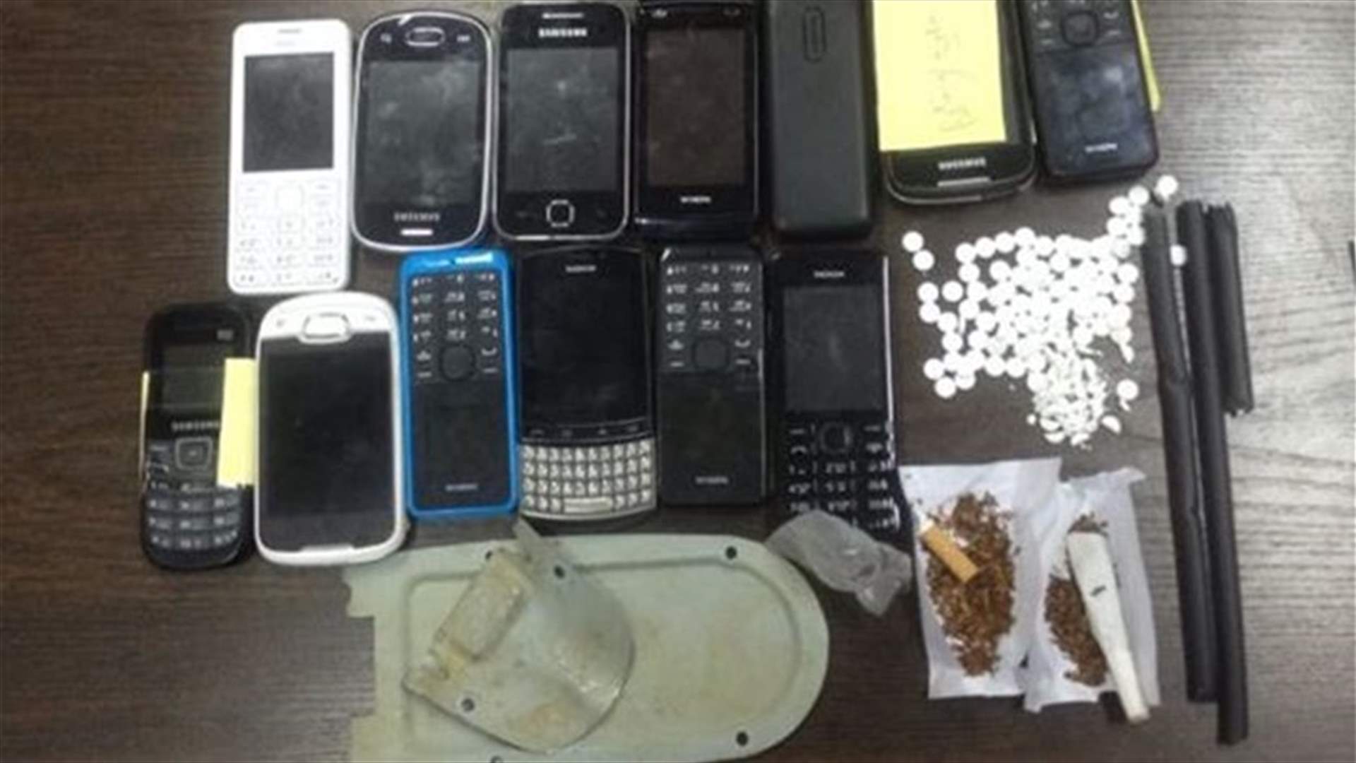 ضبط 100 حبّة بنزكسول و13 هاتفا خلويا في سجن طرابلس