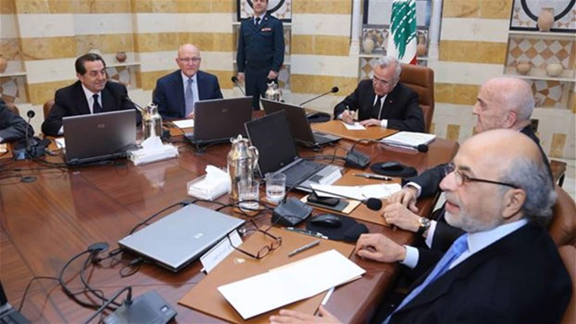 التمديد لنواب حاكم مصرف لبنان