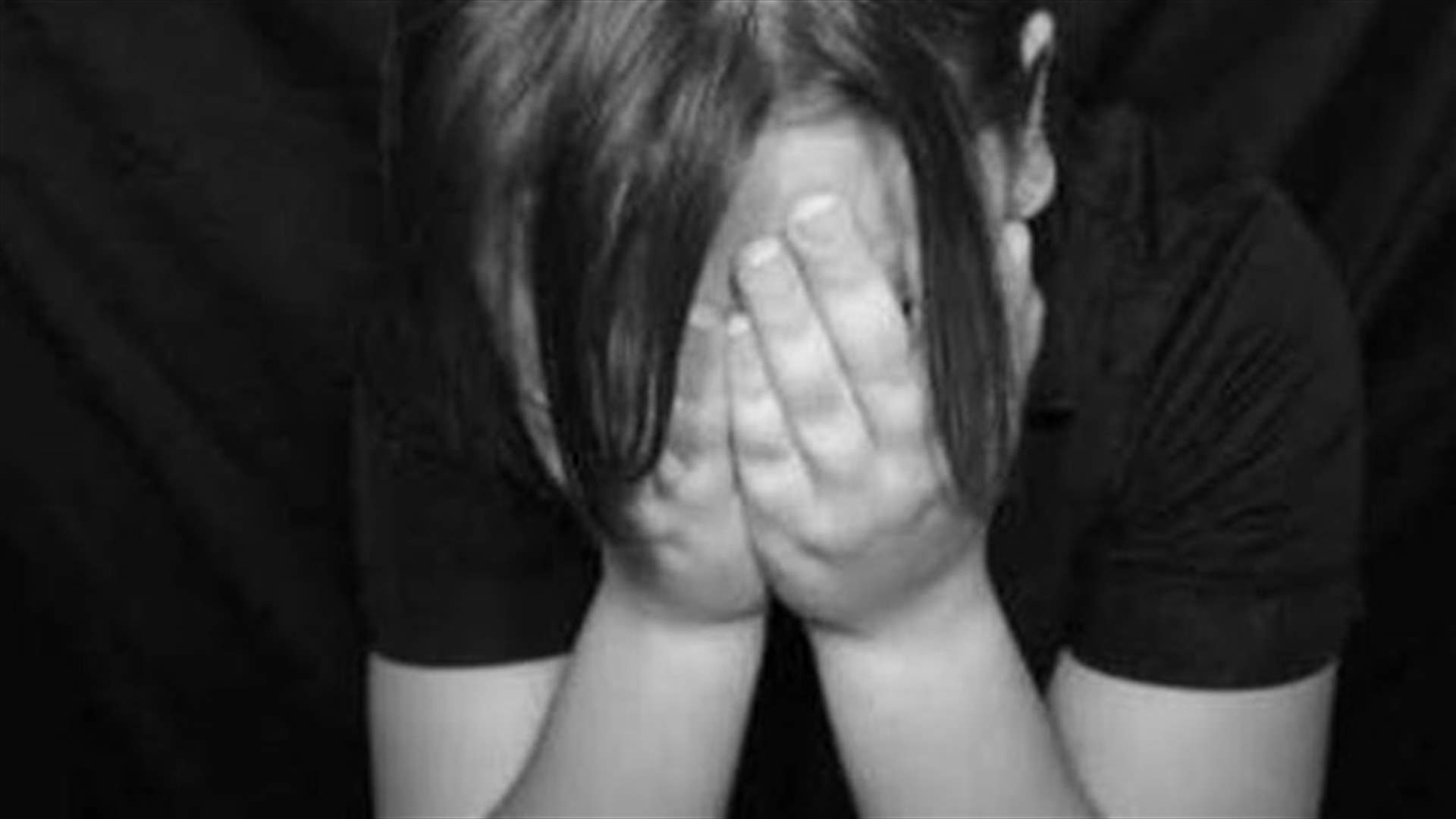 السجن لـ 3 شرطيين اغتصبوا فتاة أمام خطيبها