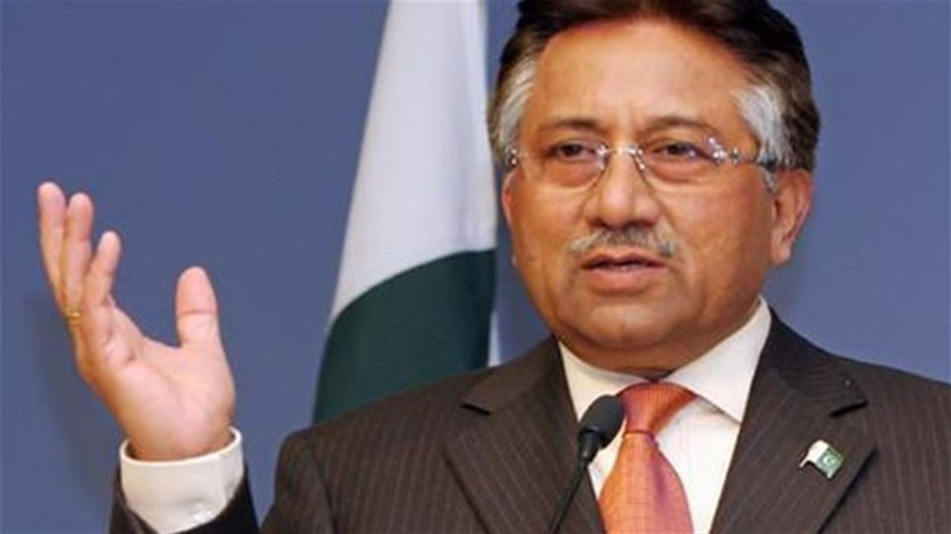 Pakistan's Musharraf escapes bomb attack