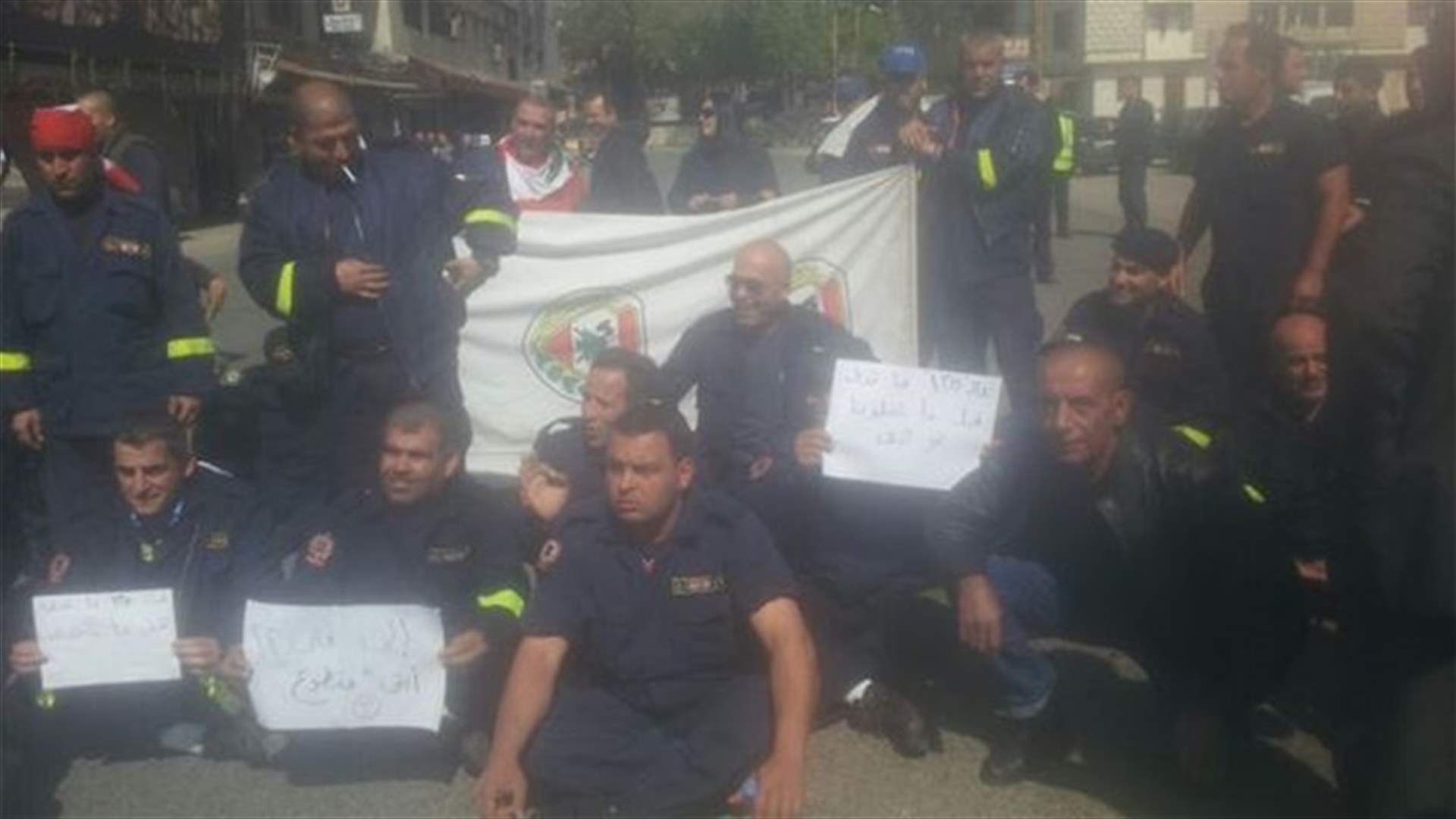 REPORT: Civil Defense volunteers continue their protests