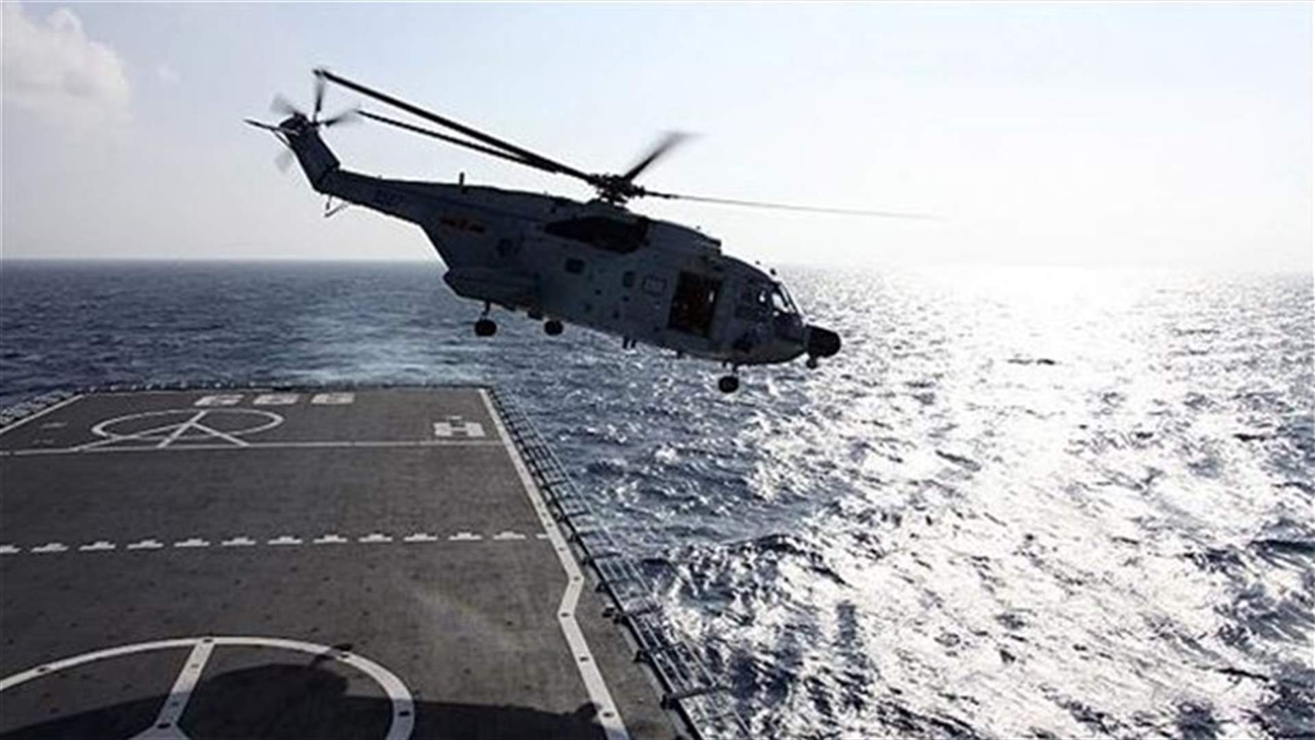 Hunt for Malaysian plane heads underwater to find black box