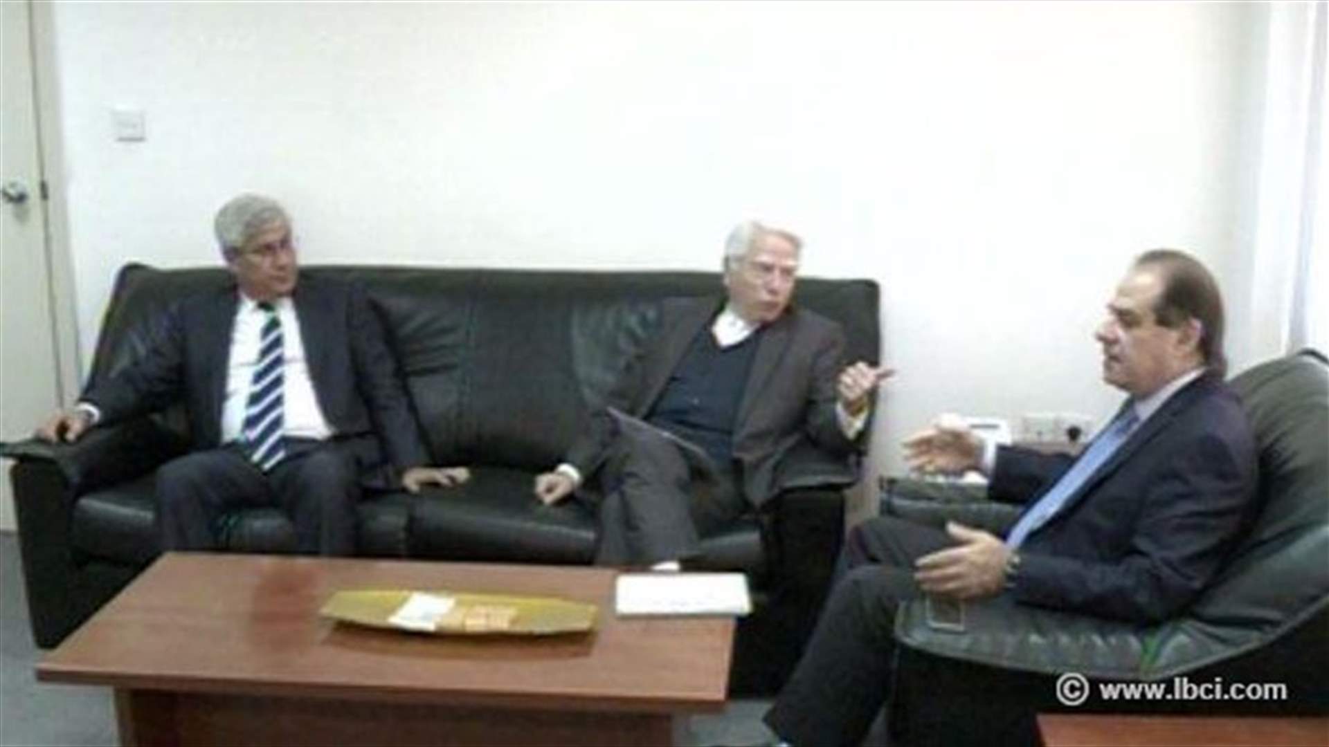 Labor minister follows up on the case of former PAC employees