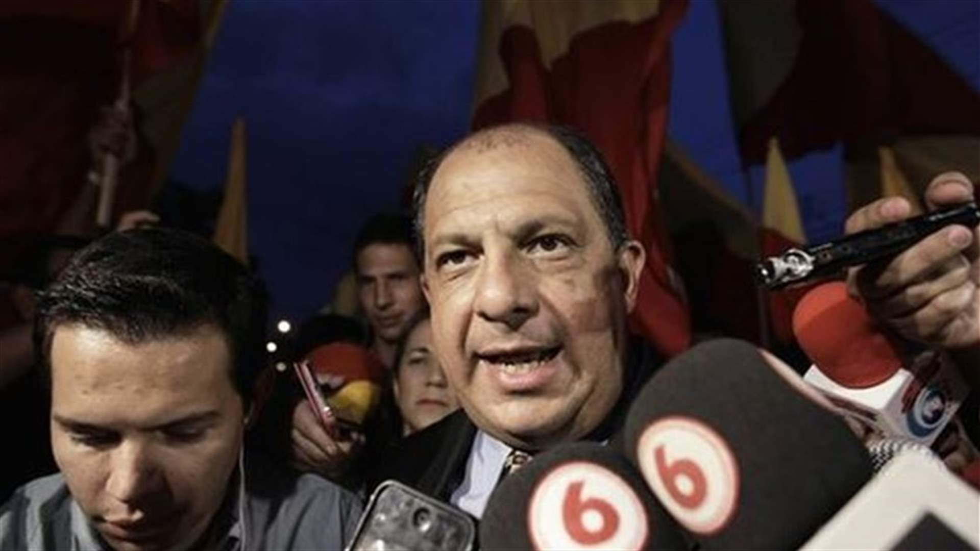 الوسطي لويس غيلرمو سوليس يفوز بالانتخابات الرئاسية في كوستاريكا 