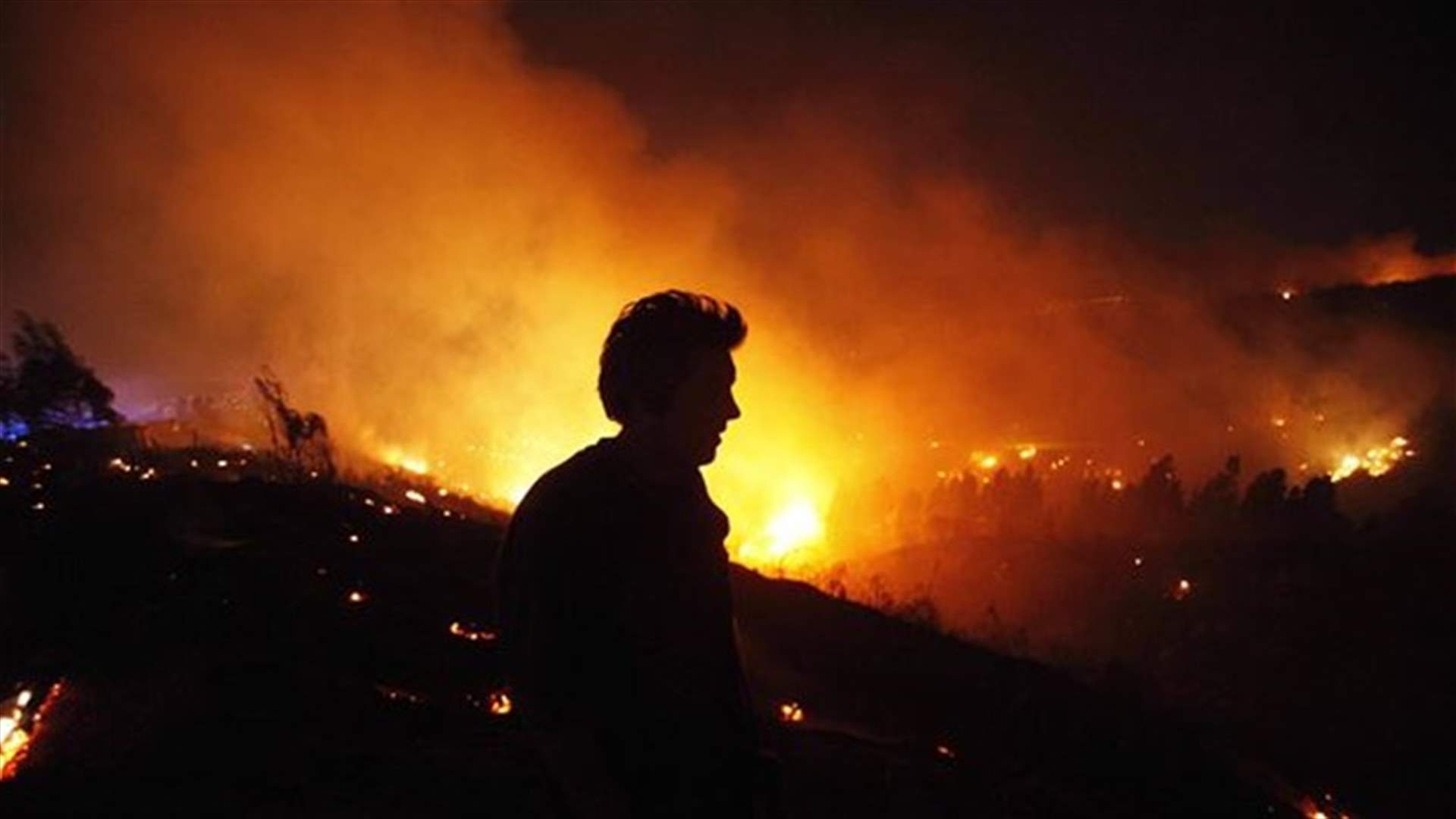 Blaze in Chilean port city kills 12, destroys 2,000 houses