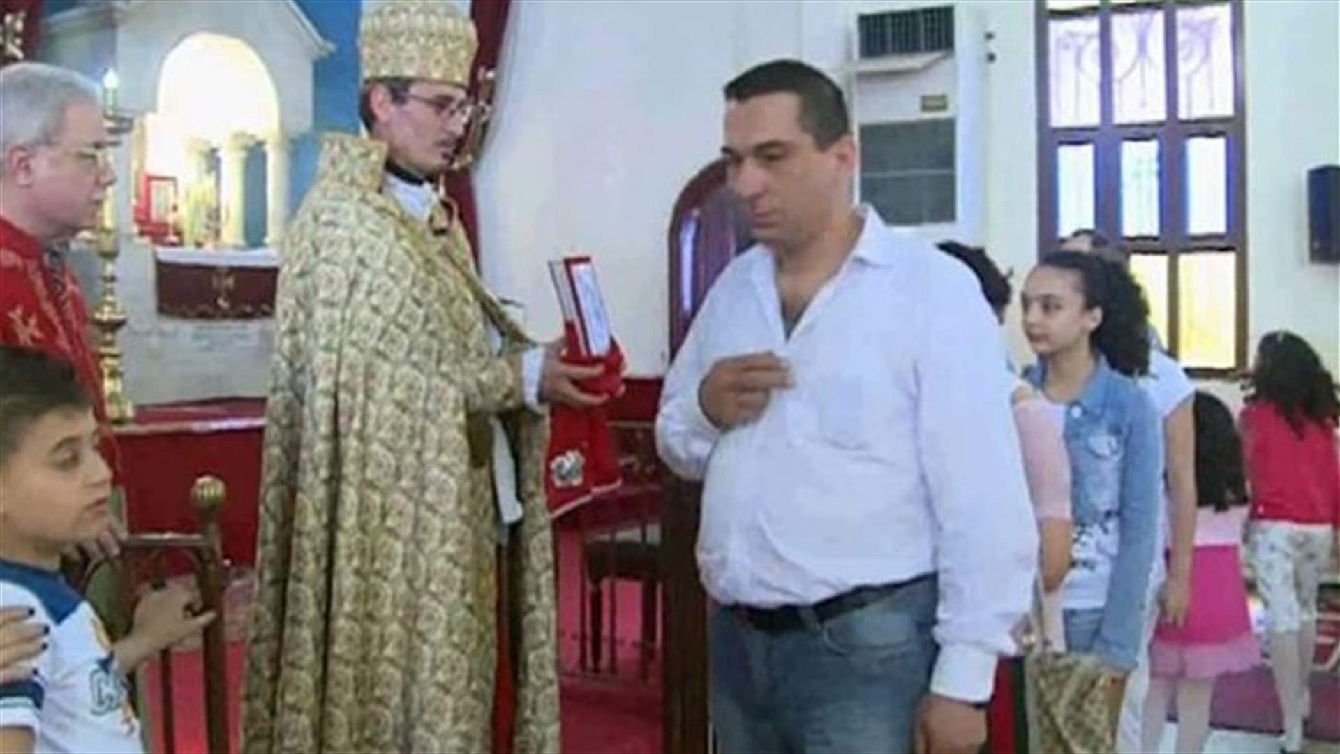 النازحون يحتفلون بالفصح بعيداً عن سوريا : أمل ورجاء بالعودة