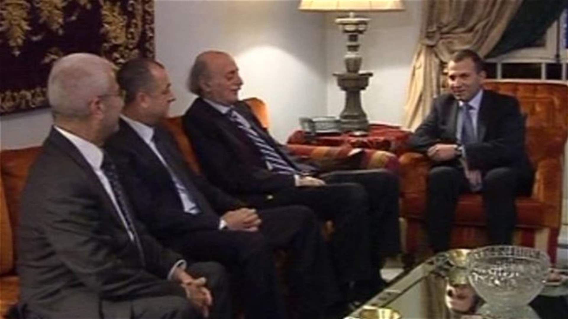 وفد برئاسة باسيل التقى جنبلاط في كليمنصو