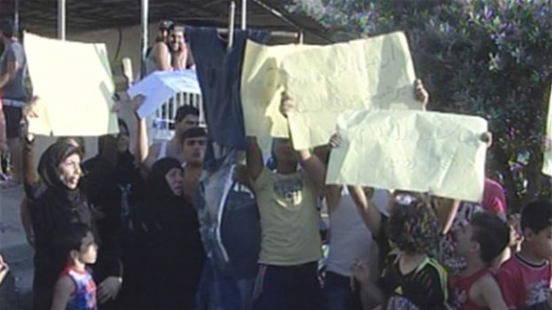 احتجاج على طريق المطار على نقل موقوفين من سجن رومية  ....